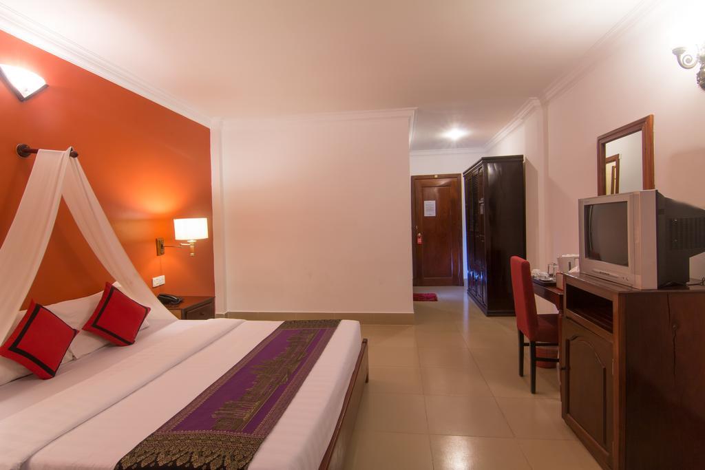 Mekong Angkor Palace Hotel Siem Reap Exterior photo