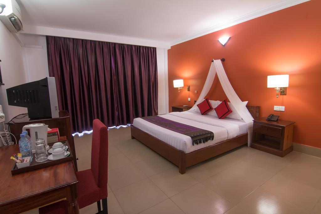 Mekong Angkor Palace Hotel Siem Reap Exterior photo